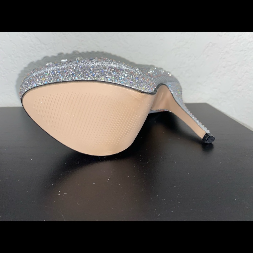 Sz 7 sparky heels brand new